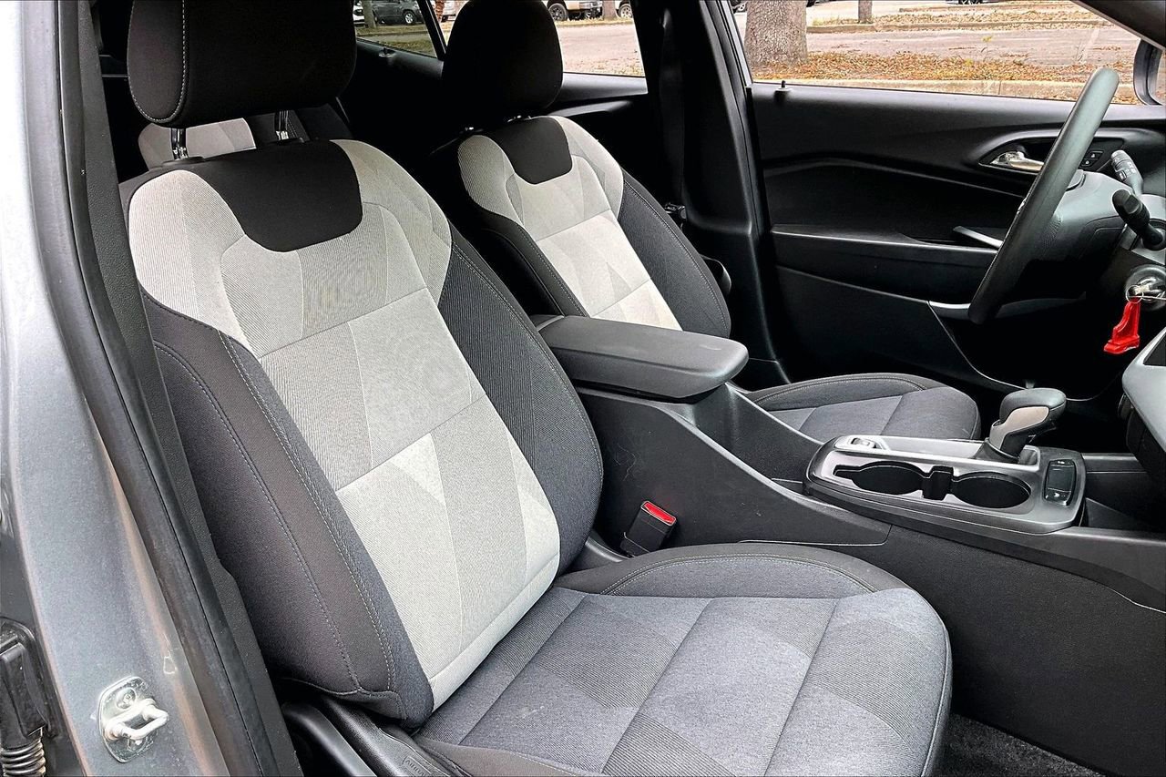 Used 2024 Chevrolet Trax LS w/ LS Convenience Package FWD image 26