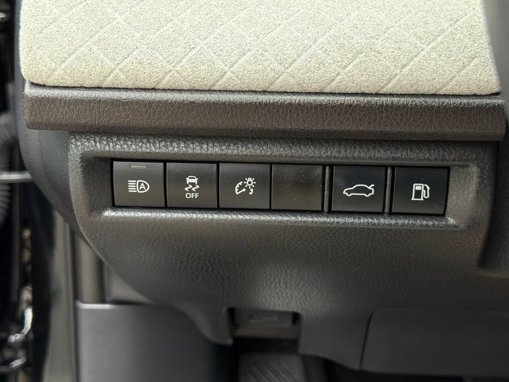 Used 2025 Toyota Camry XLE FWD image 22