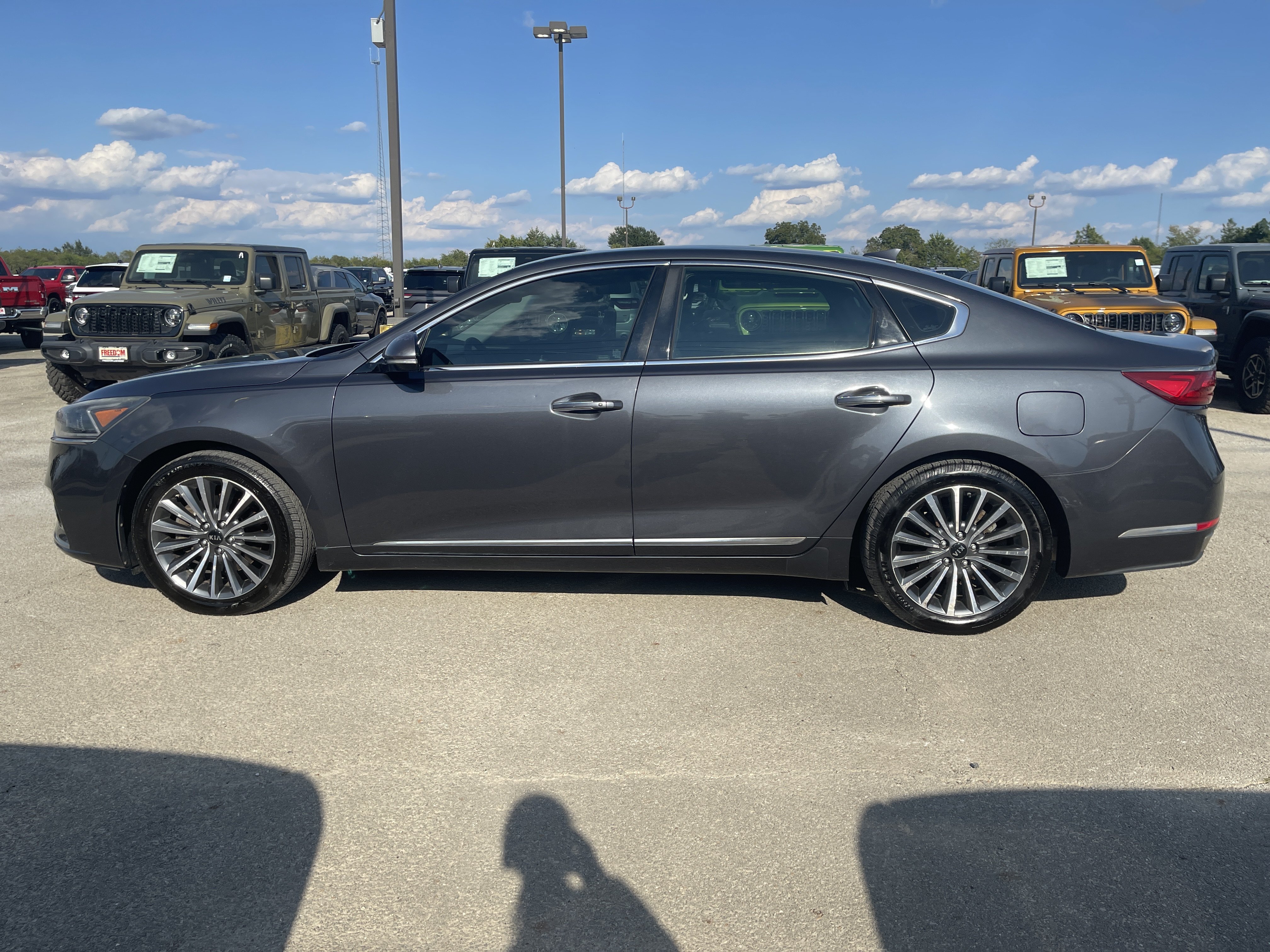 Used 2017 Kia Cadenza Premium FWD image 7