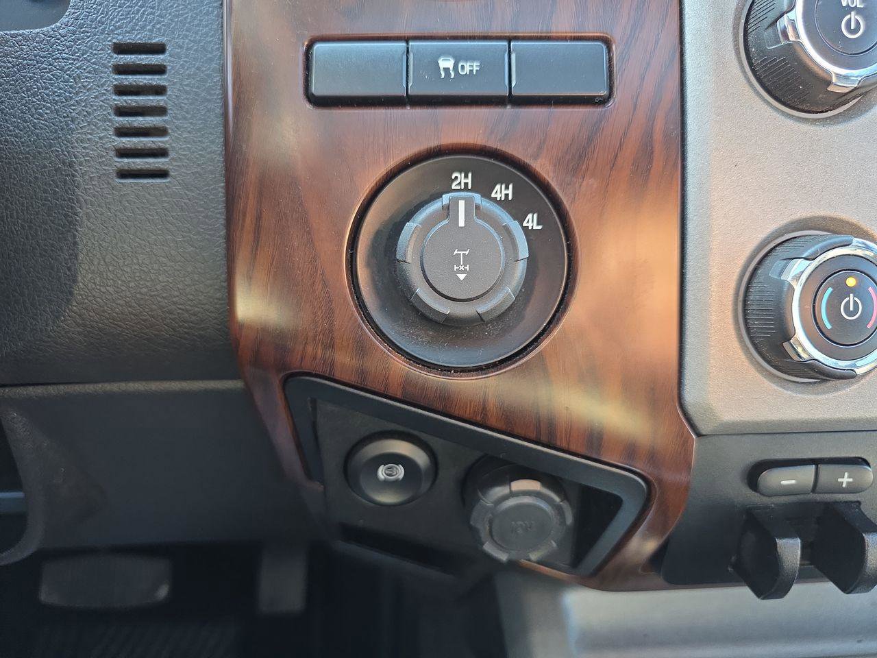 Used 2015 Ford F250 Lariat w/ Lariat Ultimate Package image 10