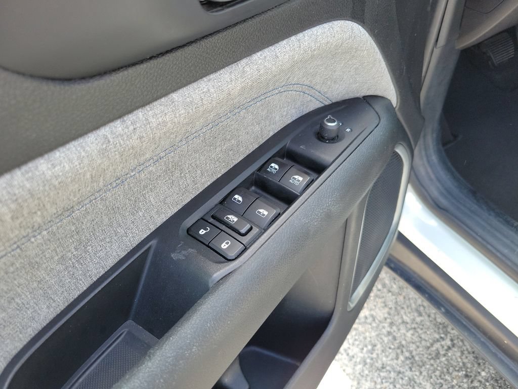 Used 2023 Jeep Compass Sport AWD/4WD image 17