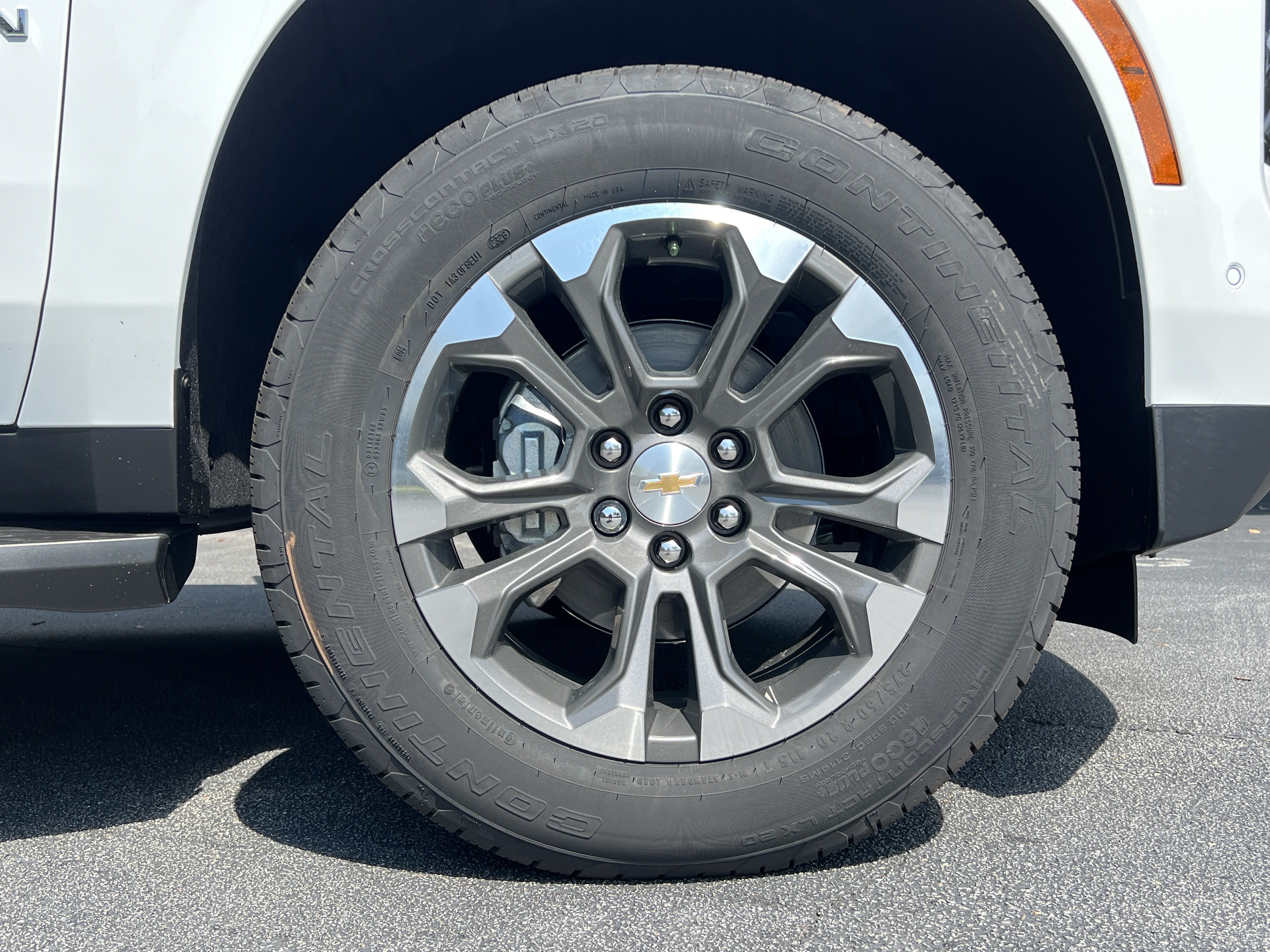 New 2026 Chevrolet Suburban LS w/ LPO, Get Active Package AWD/4WD image 13