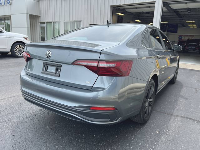 Used 2024 Volkswagen Jetta SE FWD image 8