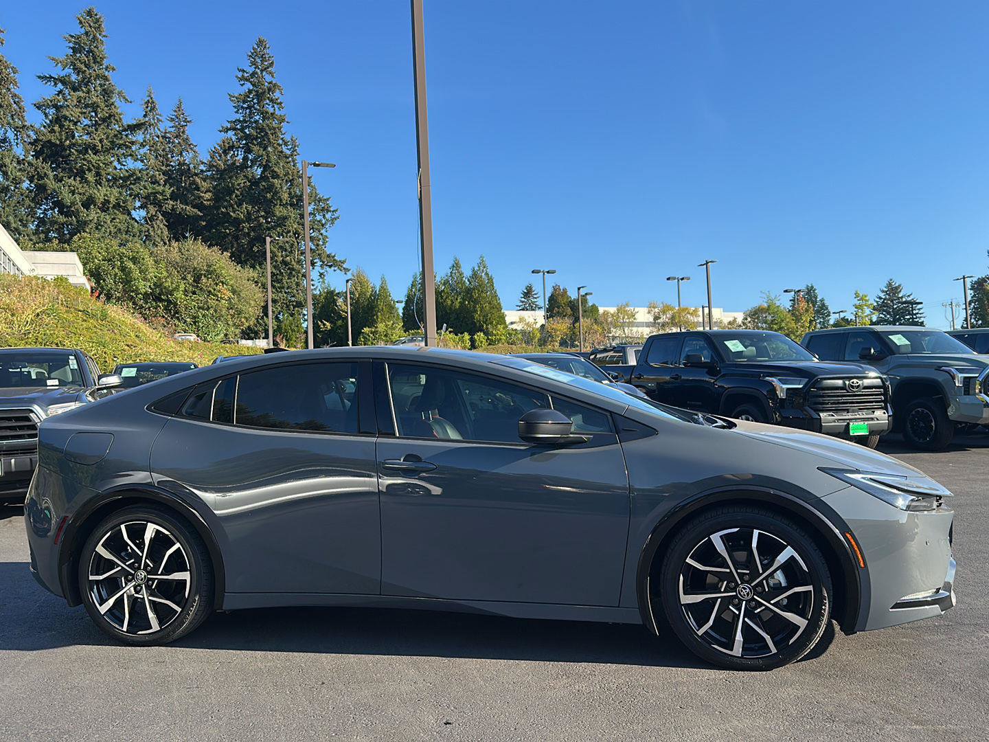 Used 2024 Toyota Prius Prime FWD image 5