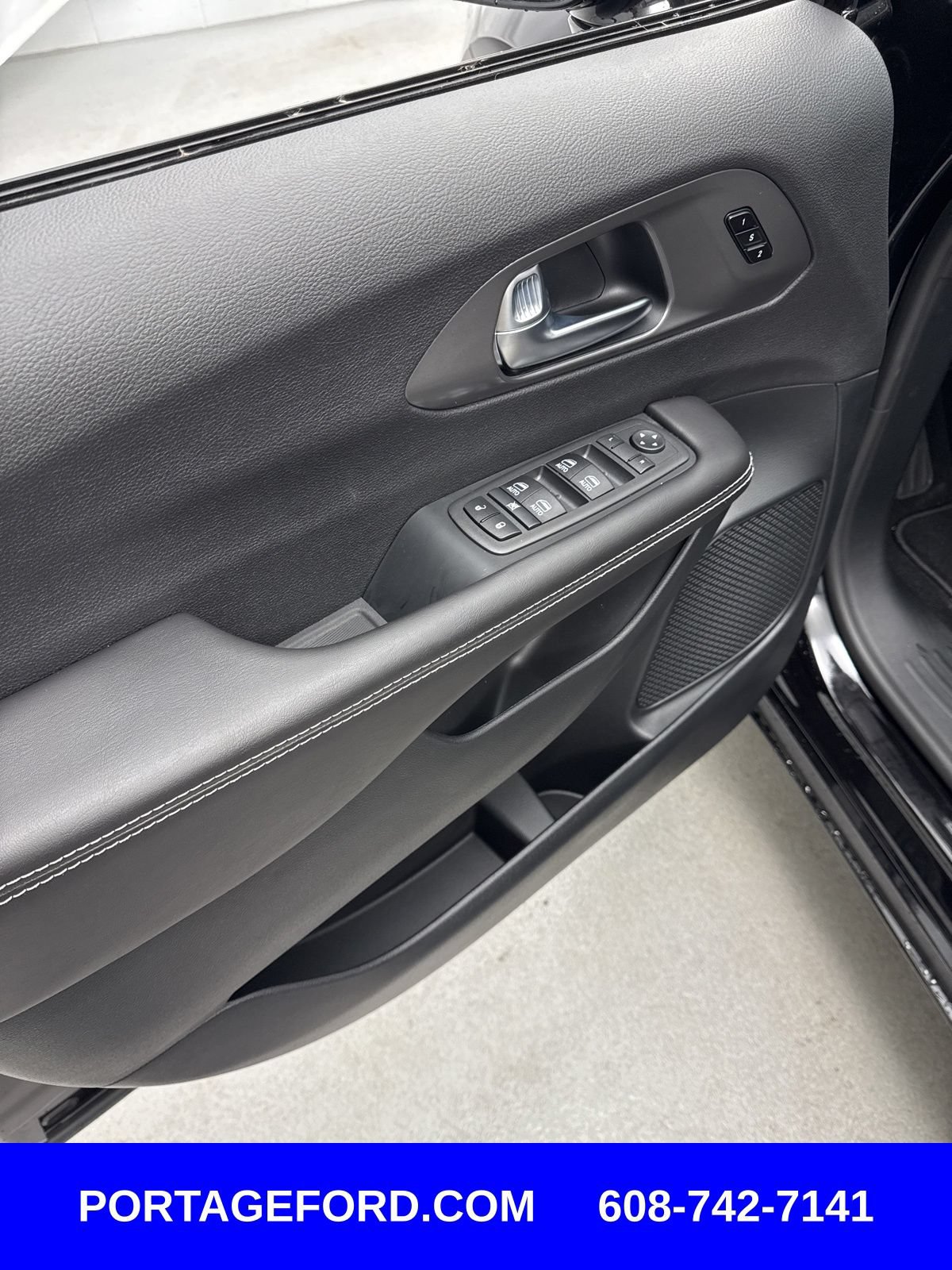 New 2026 Chrysler Pacifica Select w/ S Appearance Package FWD image 14