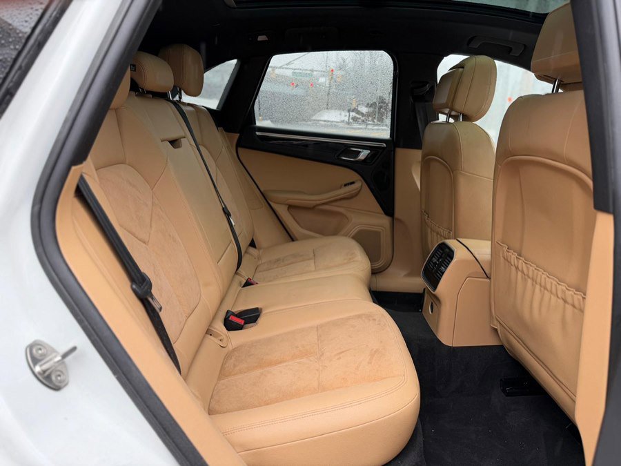 Used 2018 Porsche Macan image 25