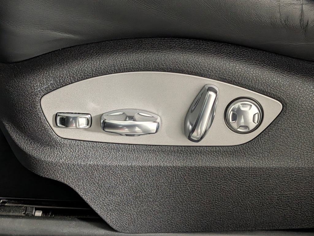 Certified 2023 Porsche Macan S image 29