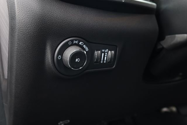 Used 2024 Jeep Compass Latitude image 14