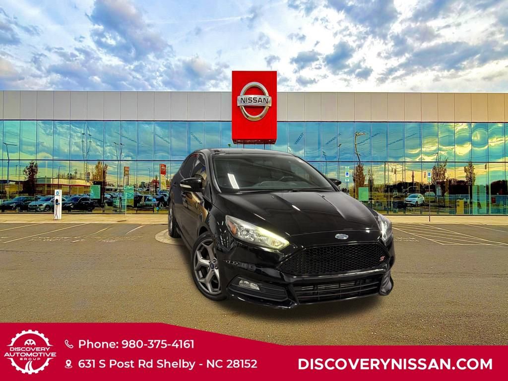 Used 2017 Ford Focus ST image 1