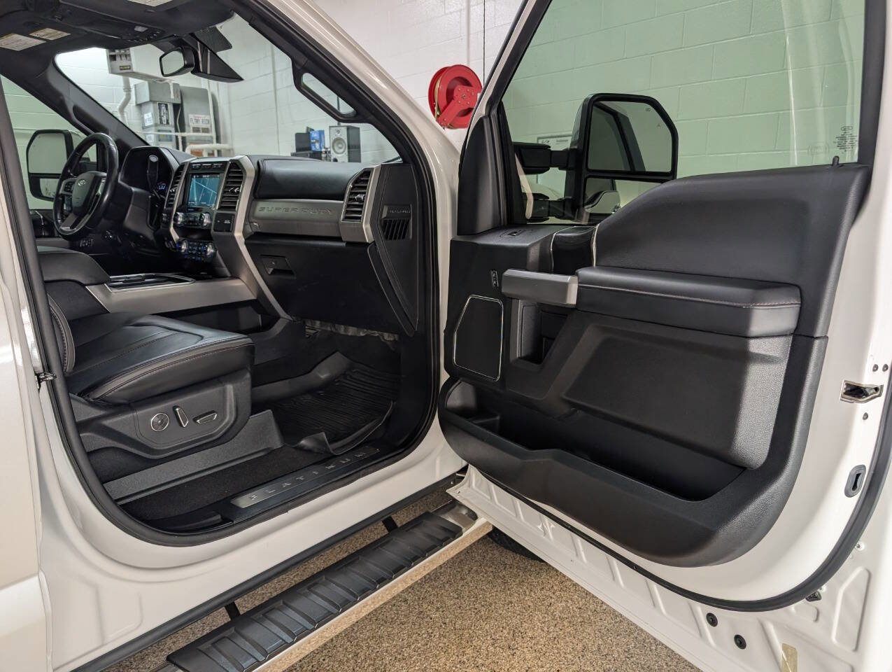 Used 2019 Ford F250 Platinum w/ Platinum Ultimate Package image 18