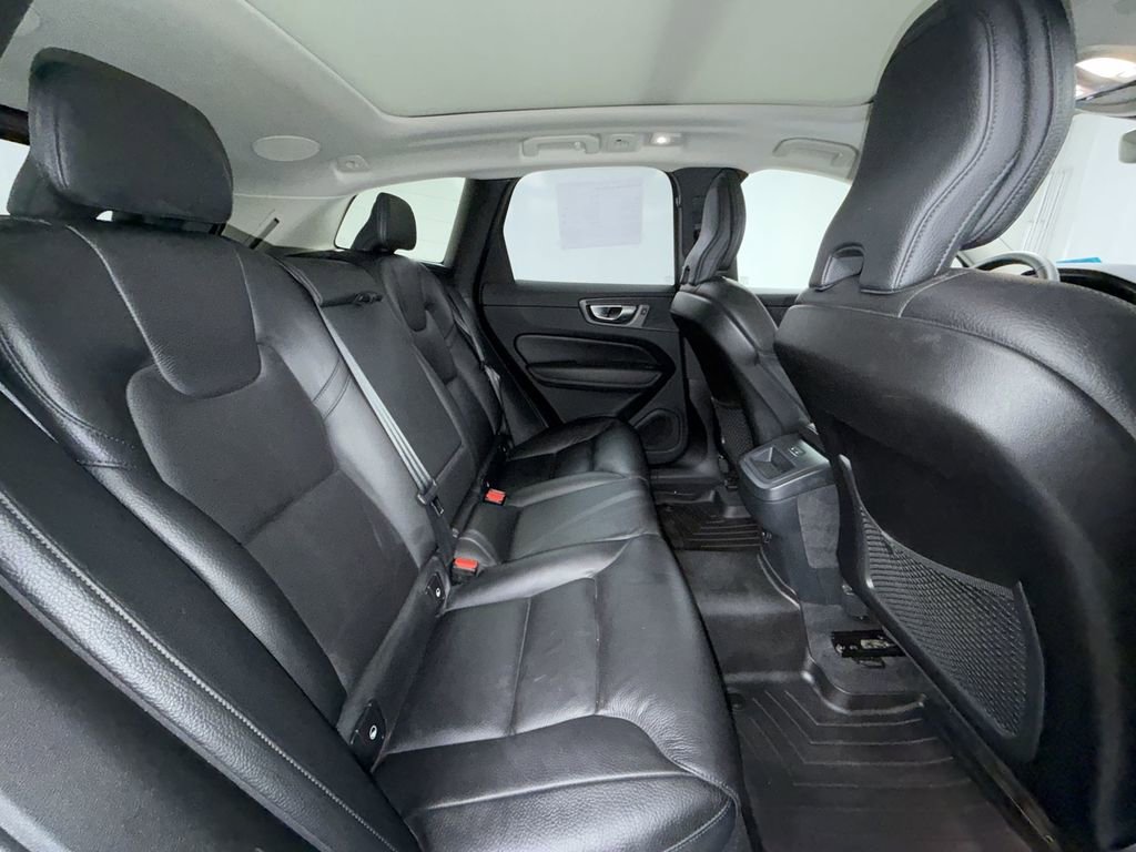 Used 2023 Volvo XC60 B5 Plus w/ Climate Package image 5