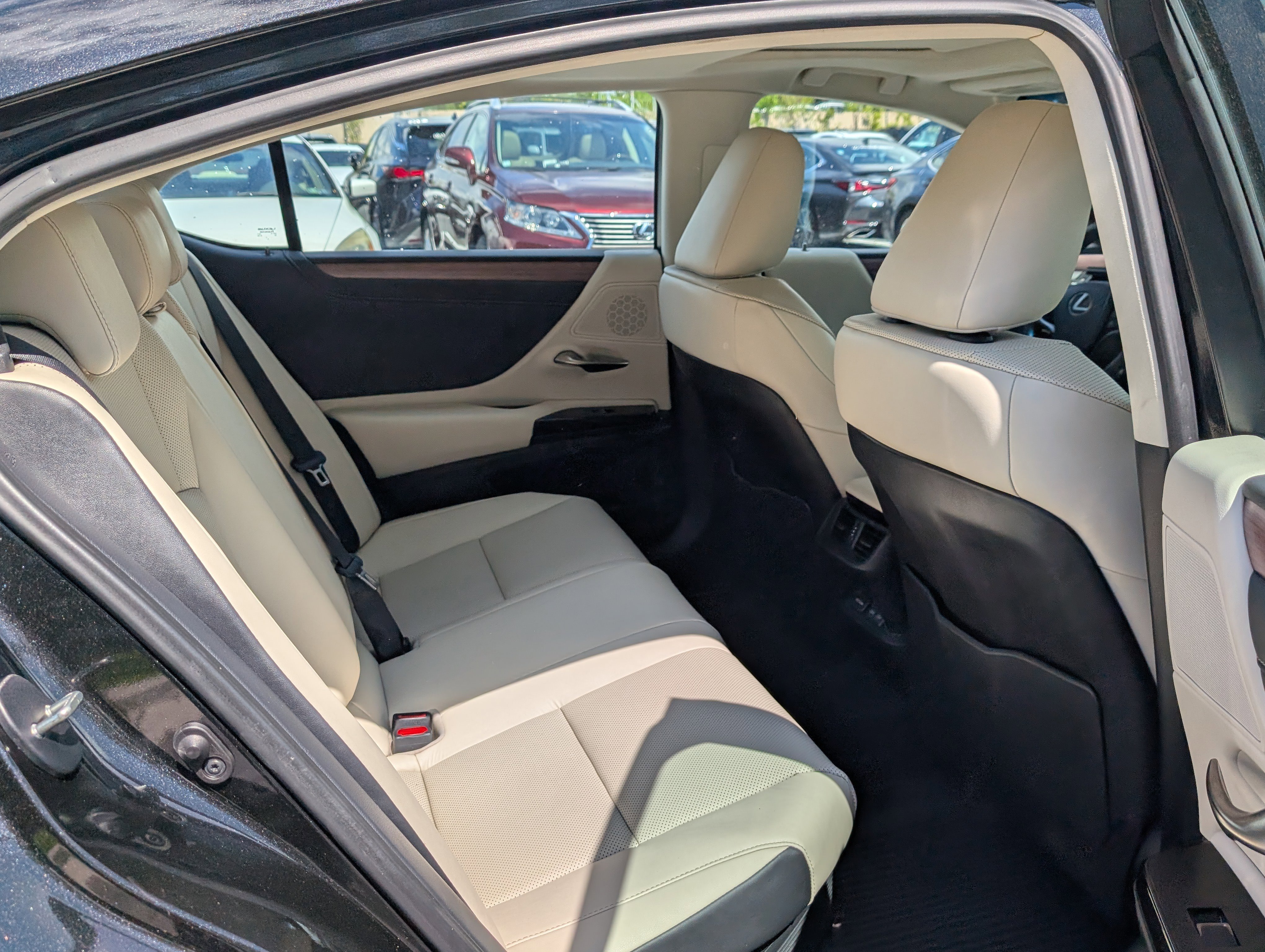 Used 2025 Lexus ES 300h w/ Premium Package image 10