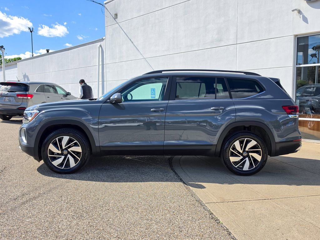 Certified 2025 Volkswagen Atlas SE w/ Panoramic Sunroof Package AWD/4WD image 2