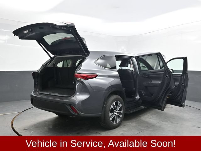 Used 2023 Toyota Highlander XLE AWD/4WD image 57