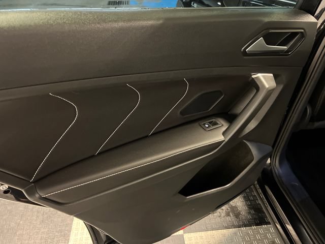 Certified 2023 Volkswagen Tiguan SE FWD image 17