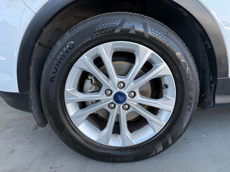 Used 2017 Ford Escape SE FWD image 37