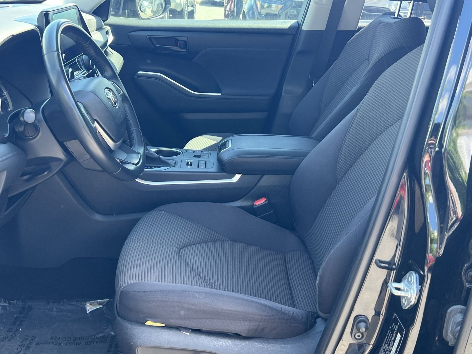 Used 2023 Toyota Highlander LE AWD/4WD image 14