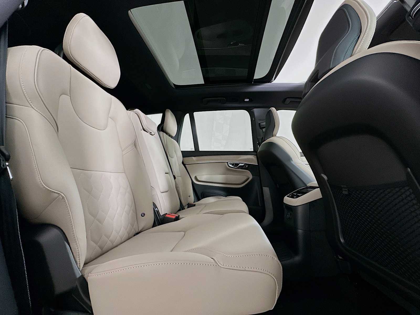 New 2026 Volvo XC90 T8 Plus w/ Protection Package Premier AWD/4WD image 26