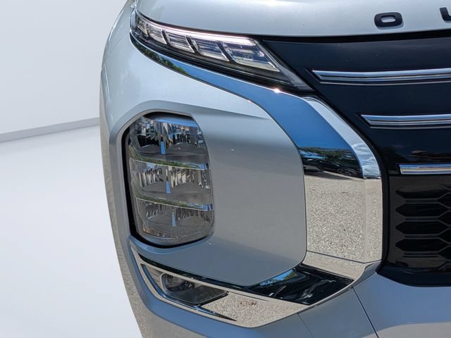 Used 2025 Mitsubishi Outlander SE FWD image 9