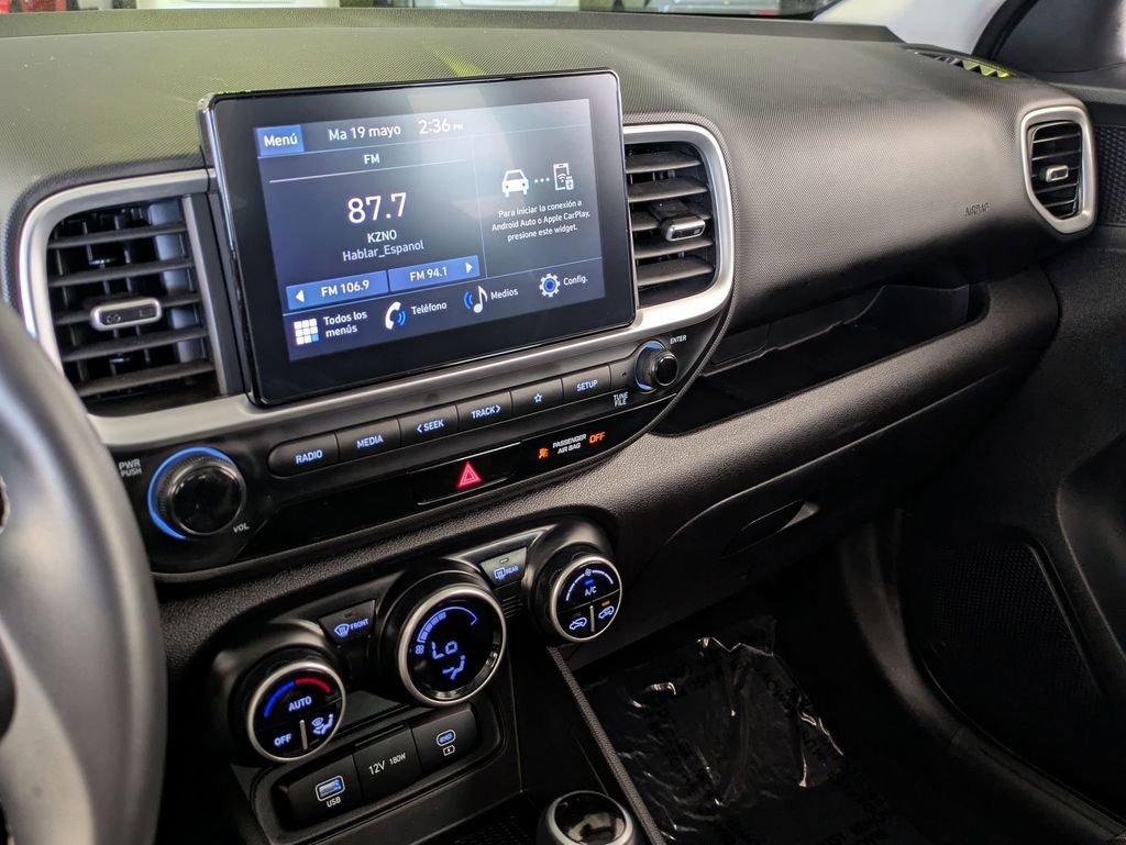 Used 2025 Hyundai Venue SEL FWD image 15