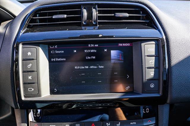 Used 2017 Jaguar F-PACE AWD/4WD image 17