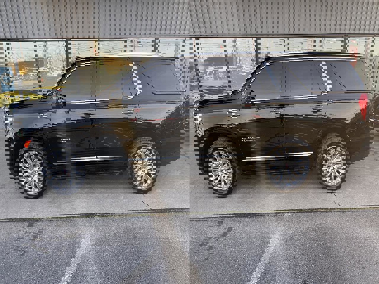 Used 2024 GMC Yukon SLT w/ SLT Luxury Package image 8