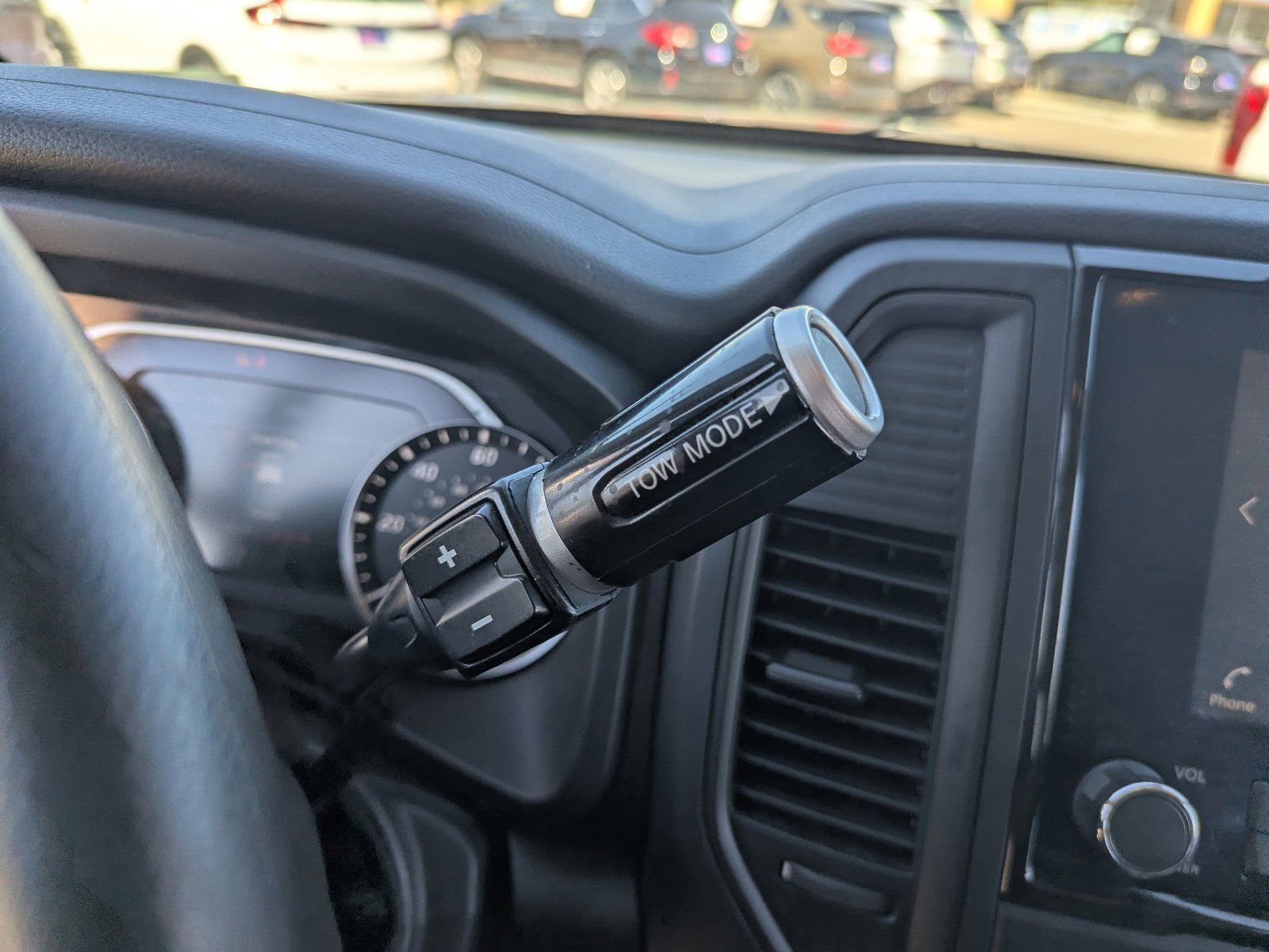 Used 2024 Nissan Titan SV image 32