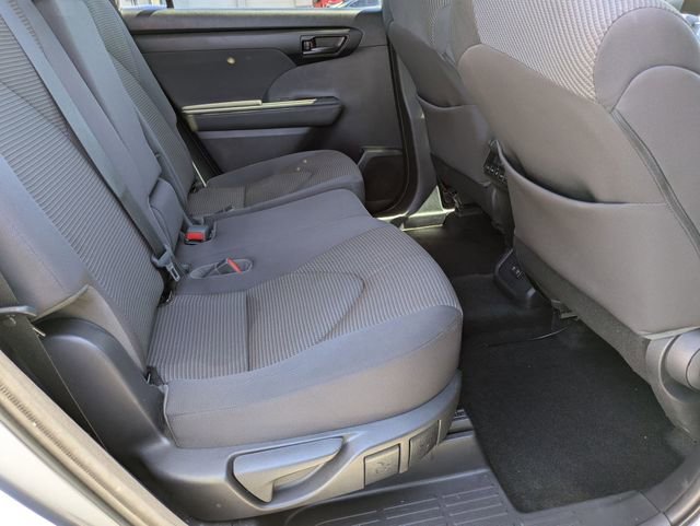 Used 2021 Toyota Highlander LE image 24