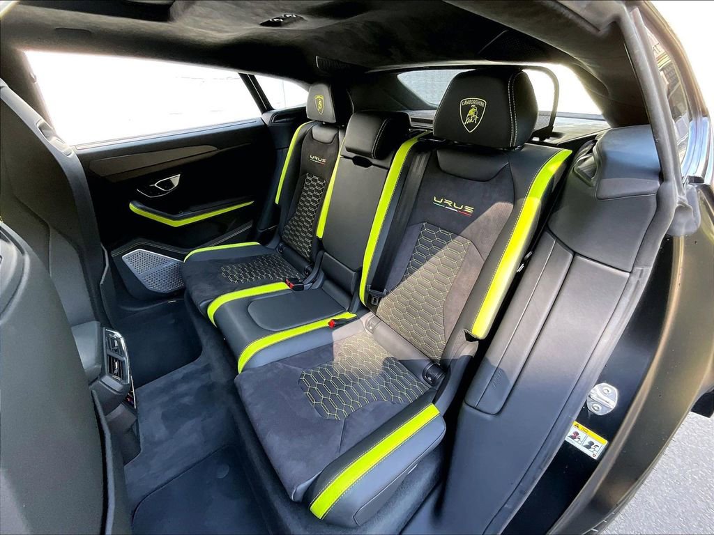 Used 2022 Lamborghini Urus AWD/4WD image 22