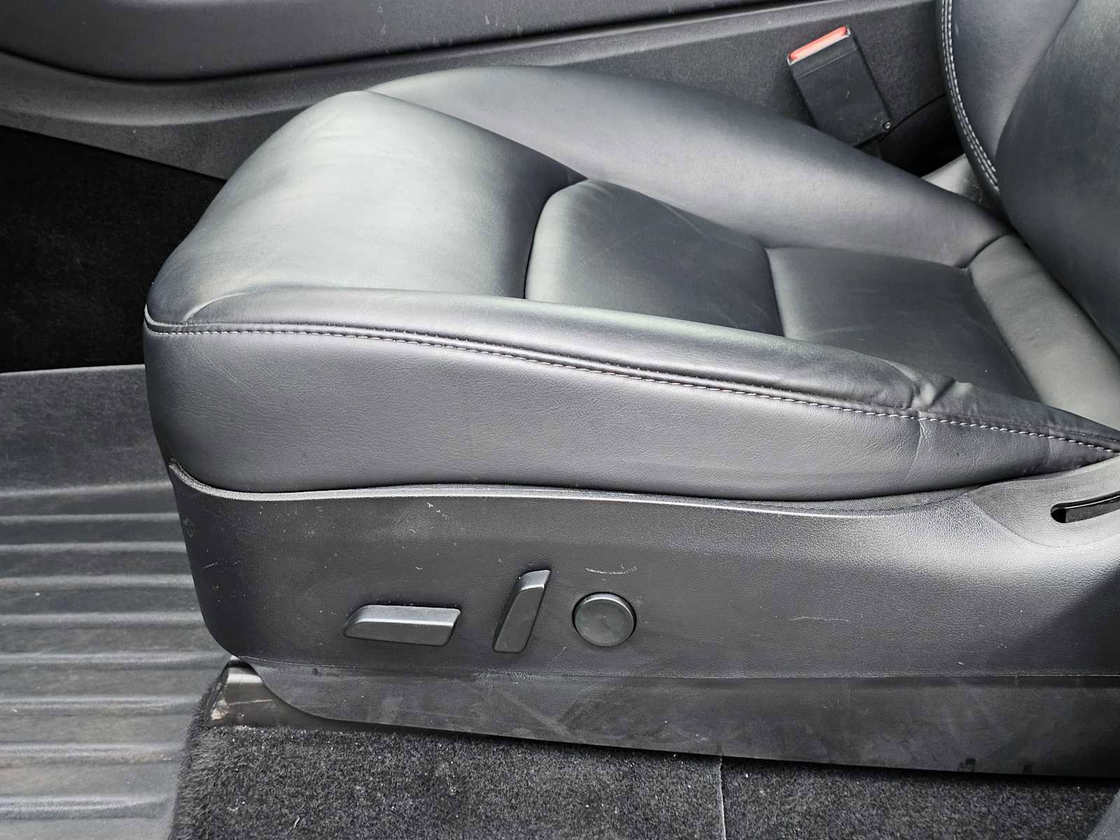 Used 2020 Tesla Model Y Long Range image 24