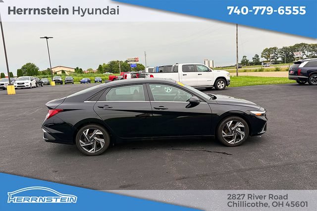 Used 2025 Hyundai Elantra Limited FWD image 21