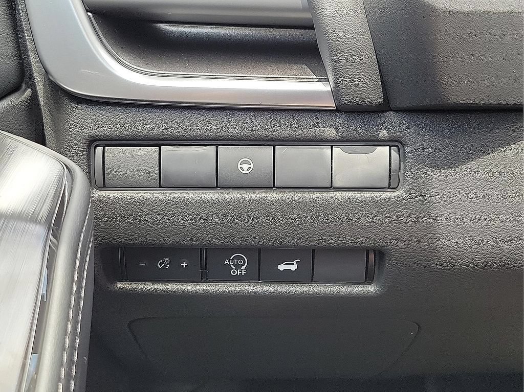 Used 2025 Nissan Rogue SV w/ SV Premium Package FWD image 14