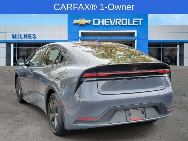 Used 2025 Toyota Prius LE FWD image 3