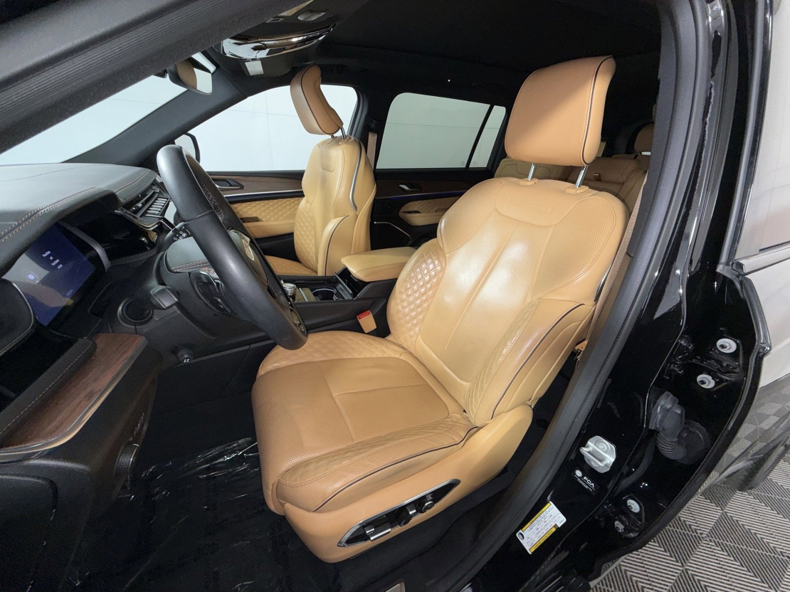 Used 2023 Jeep Grand Cherokee L Summit w/ High Altitude Package image 13