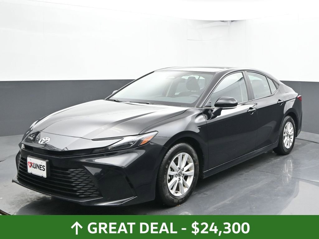 Used 2025 Toyota Camry LE image 7