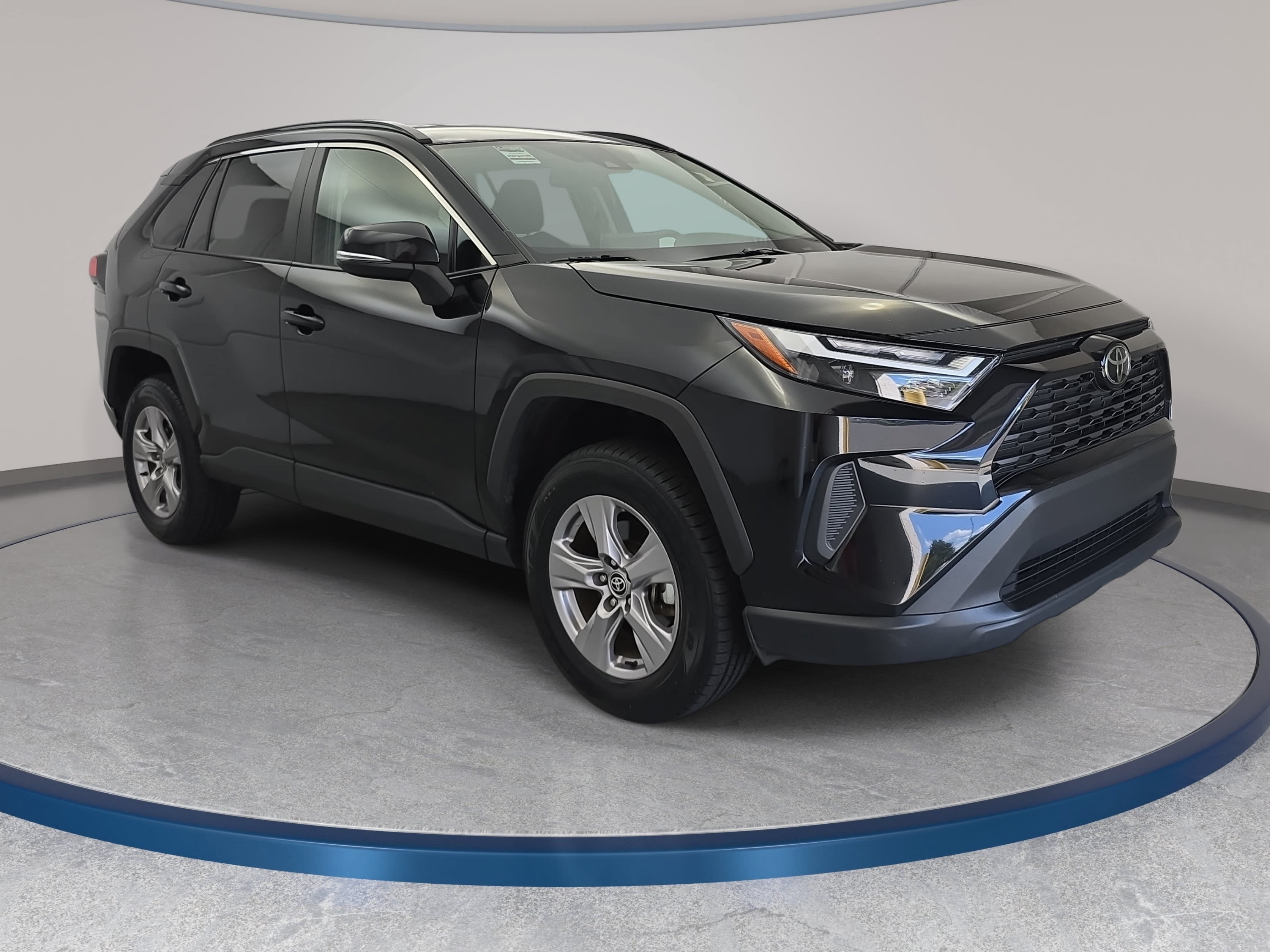 Used 2025 Toyota RAV4 XLE FWD image 3