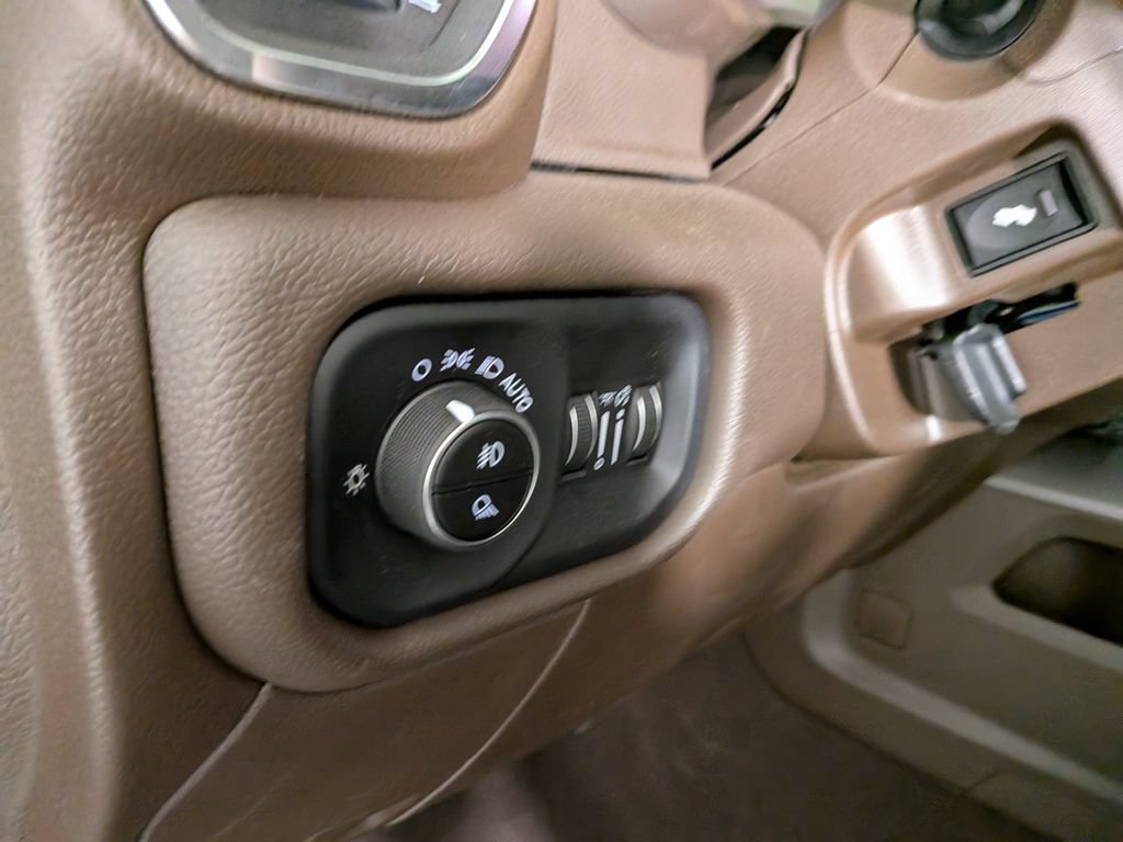 New 2026 RAM 3500 Laramie AWD/4WD image 17