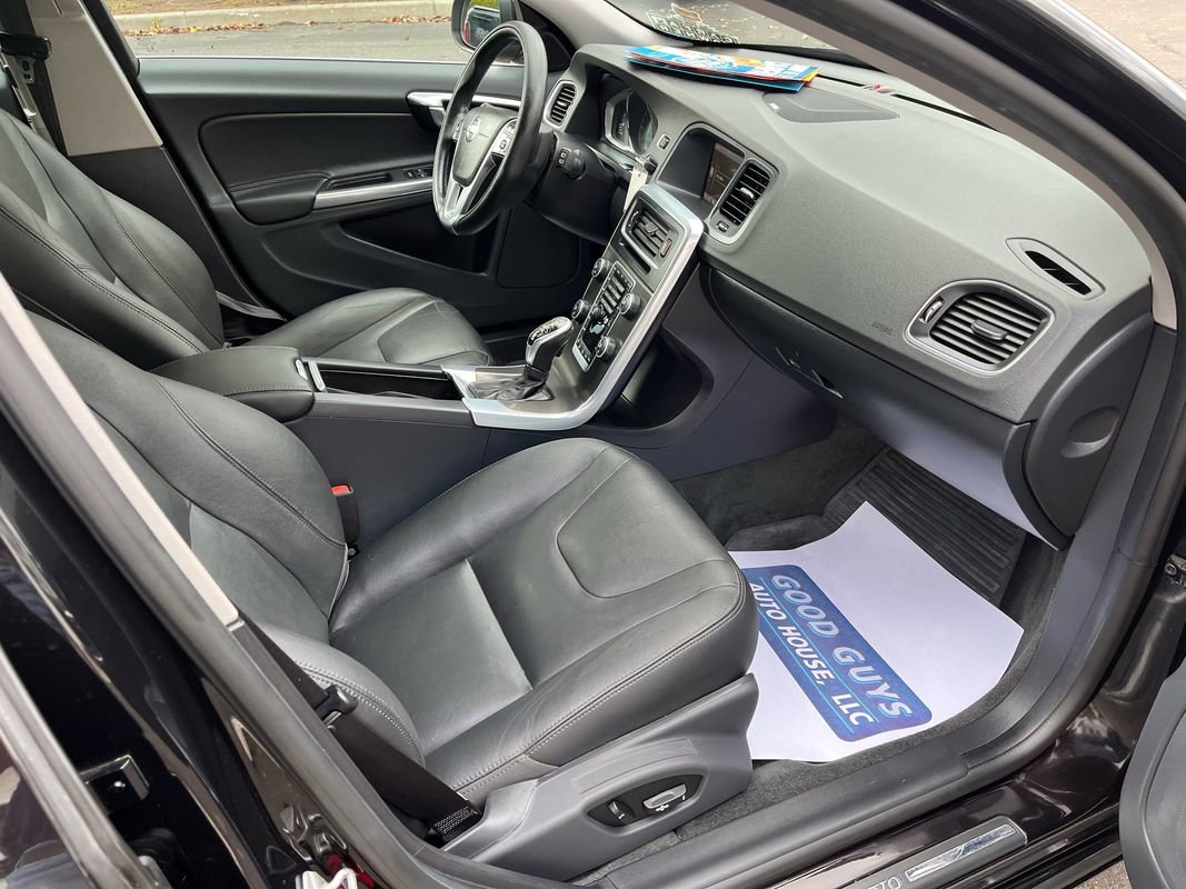 Used 2015 Volvo V60 T5 Platinum image 22
