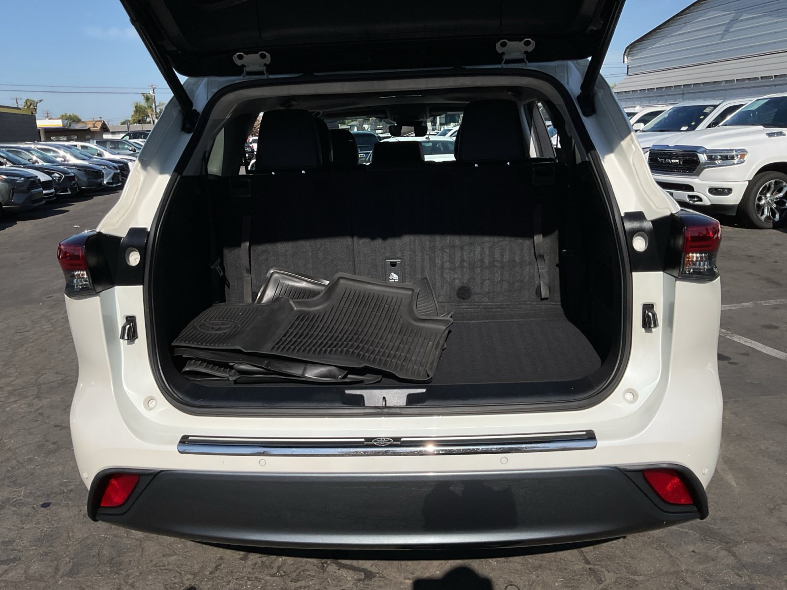 Used 2022 Toyota RAV4 XSE w/ XSE Grade Weather Package AWD/4WD image 26