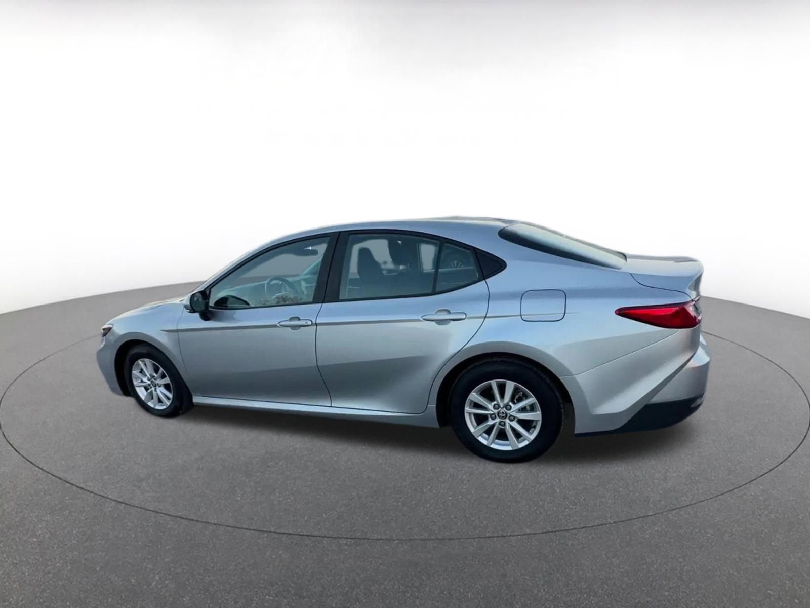 Used 2025 Toyota Camry LE image 11