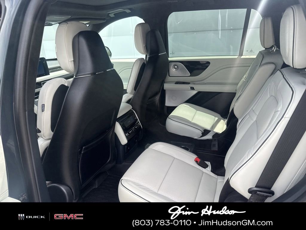 Used 2025 Lincoln Aviator Black Label AWD/4WD image 7
