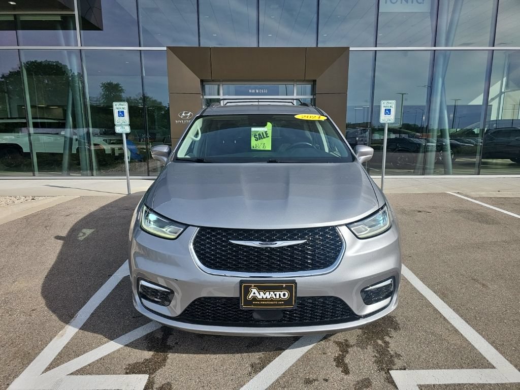 Used 2021 Chrysler Pacifica Touring FWD image 8