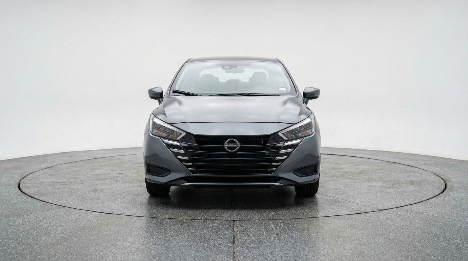 Used 2025 Nissan Versa SV image 2