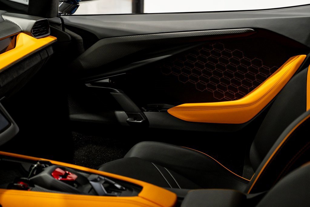 Used 2024 Lamborghini Revuelto image 36