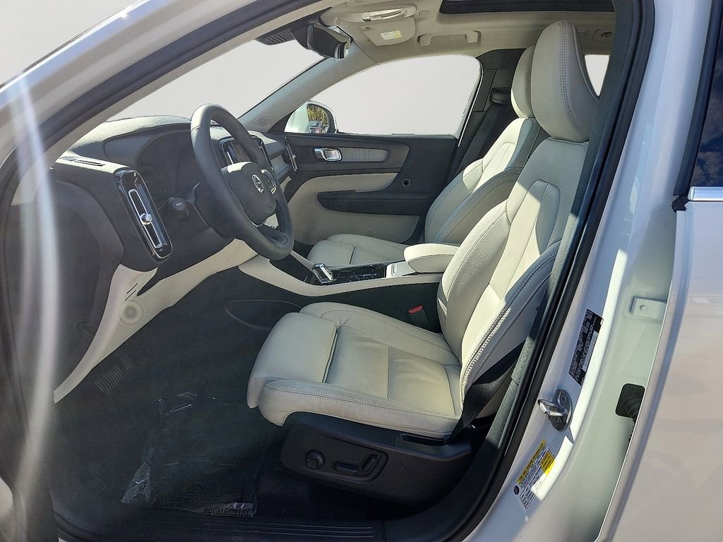 Used 2023 Volvo XC40 B5 Plus w/ Driver Assist Package image 14