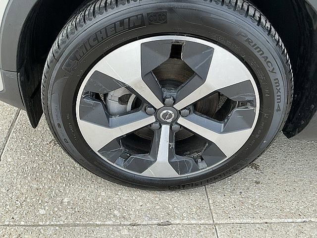 Certified 2025 Volvo XC40 B5 Plus image 13