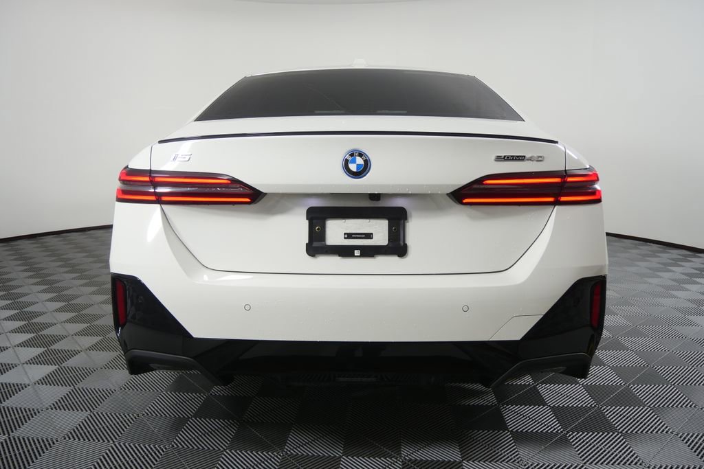 Used 2025 BMW i5 eDrive40i w/ M Sport Package image 4