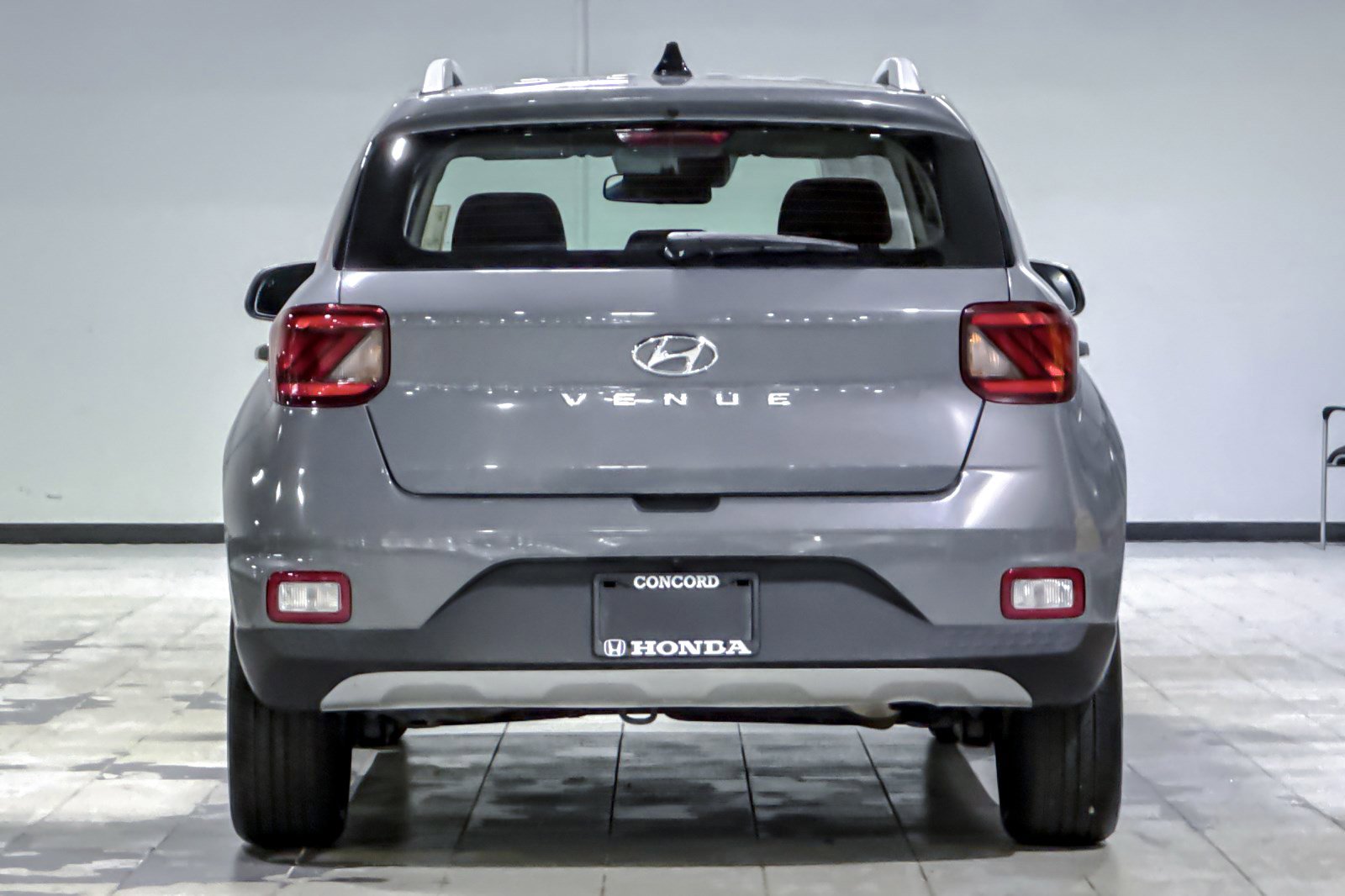 Used 2021 Hyundai Venue SEL FWD image 10