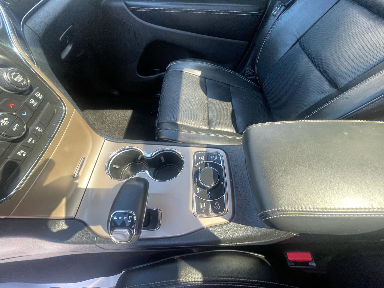 Used 2015 Jeep Grand Cherokee Overland AWD/4WD image 16