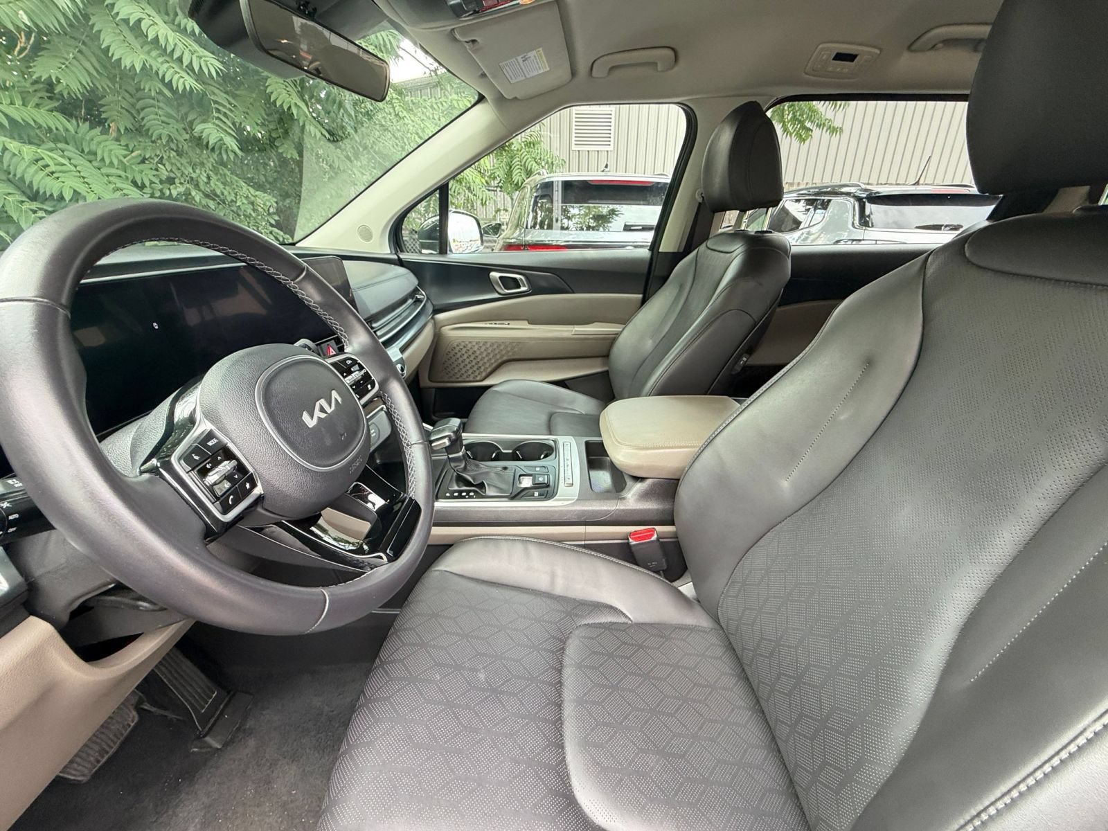 Used 2026 Kia Carnival FWD image 23